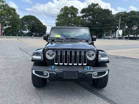 Used 2022 Jeep Wrangler Unlimited Sahara w/ Cold Weather Group AWD/4WD image 9