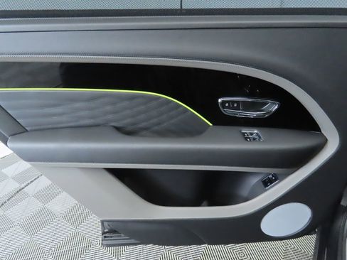 Used 2023 Bentley Bentayga Extended Wheelbase image 27