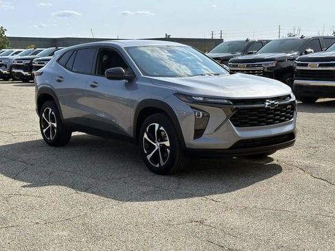 Certified 2024 Chevrolet Trax RS FWD image 8