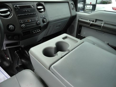 Used 2015 Ford F250 XL w/ Power Equipment Group AWD/4WD image 16
