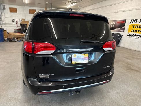 Used 2018 Chrysler Pacifica Limited image 91