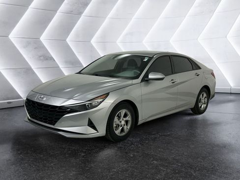 Used 2023 Hyundai Elantra SE FWD image 3