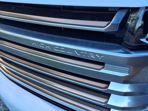Certified 2023 Chevrolet Suburban High Country AWD/4WD image 10