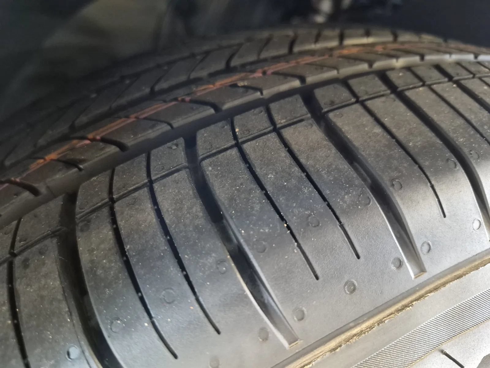 Used 2025 Kia Carnival FWD image 37