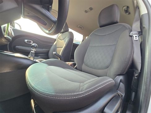 Used 2015 Kia Soul image 18