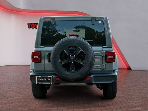 Used 2022 Jeep Wrangler Unlimited Sahara AWD/4WD image 7