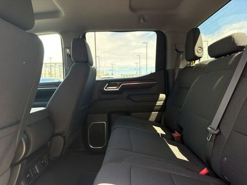 Used 2023 GMC Sierra 1500 SLE AWD/4WD image 16