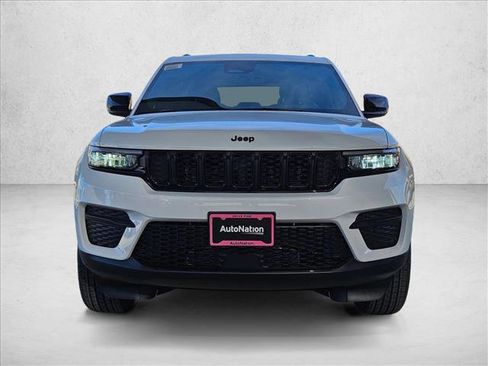 New 2025 Jeep Grand Cherokee Altitude image 6