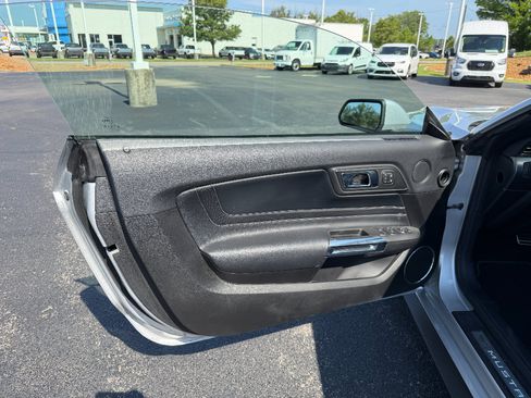 Used 2019 Ford Mustang GT Premium w/ Equipment Group 401A RWD image 41