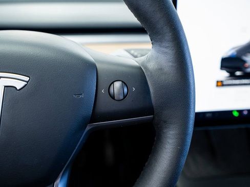 Used 2022 Tesla Model Y Long Range image 42