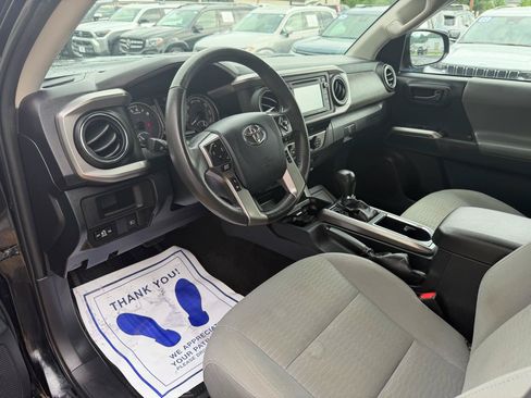 Used 2019 Toyota Tacoma SR5 AWD/4WD image 10