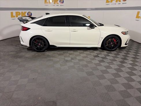 Used 2024 Honda Civic Type R image 2