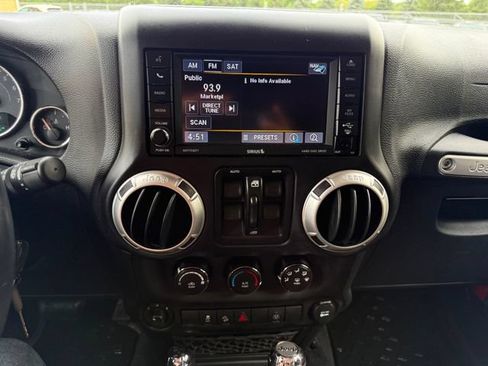 Used 2016 Jeep Wrangler Unlimited Sahara w/ Connectivity Group AWD/4WD image 7