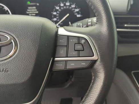 Used 2024 Toyota Sienna XLE image 15