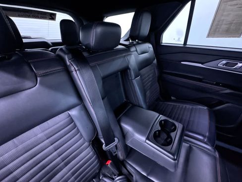Used 2025 Ford Explorer ST-Line w/ ST-Line Street Pack AWD/4WD image 41