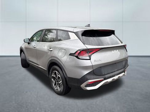 Used 2023 Kia Sportage LX AWD/4WD image 2