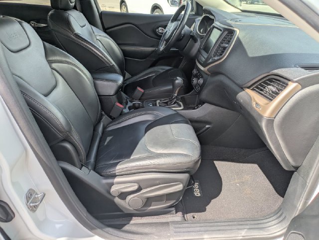 Used 2017 Jeep Cherokee Limited FWD image 25