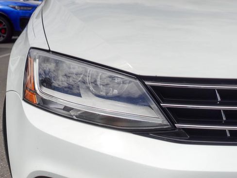 Used 2018 Volkswagen Jetta SE FWD image 4