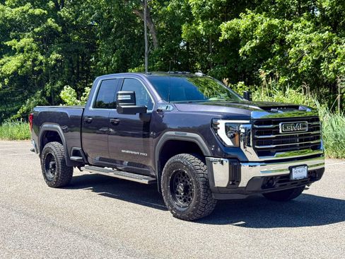 Used 2024 GMC Sierra 2500 SLE w/ SLE Value Package; AWD/4WD image 1