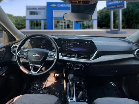 Certified 2025 Chevrolet Trax LT w/ Driver Confidence Package FWD image 31