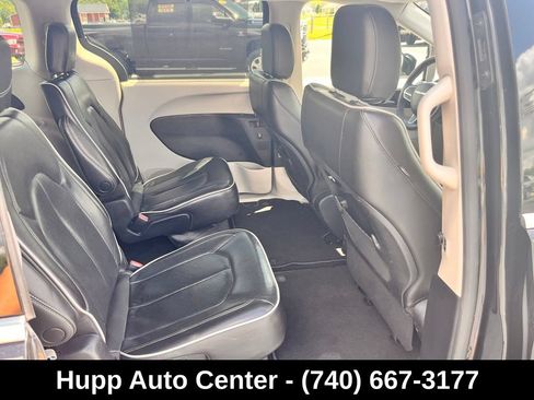 Used 2023 Chrysler Pacifica Limited FWD image 11