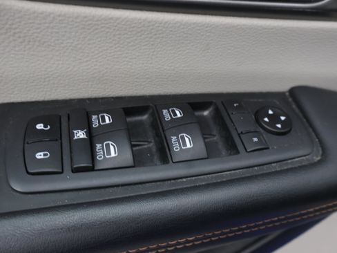 Used 2020 Chrysler Pacifica Touring-L Plus FWD image 46