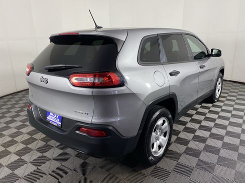 Used 2017 Jeep Cherokee Sport AWD/4WD image 5