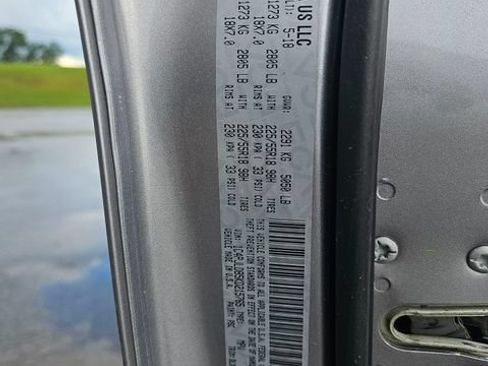 Used 2019 Jeep Cherokee Limited FWD image 30