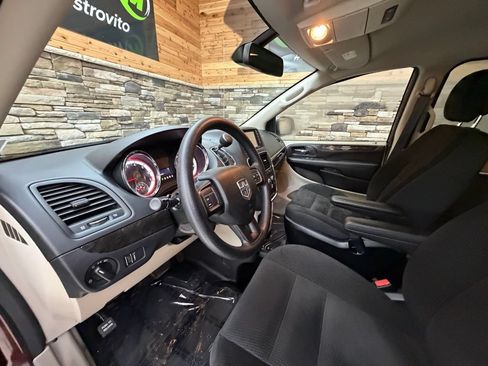 Used 2019 Dodge Grand Caravan SE w/ Power Convenience Group I FWD image 10