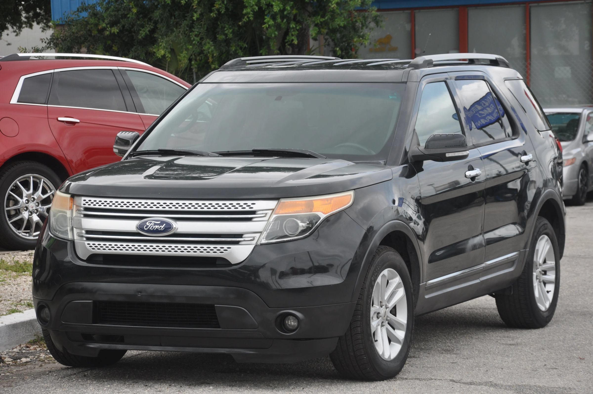 Used 2014 Ford Explorer XLT AWD/4WD image 3