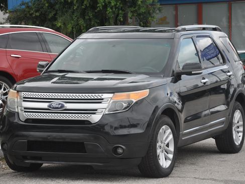 Used 2014 Ford Explorer XLT AWD/4WD image 3