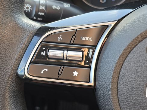 Used 2023 Kia Forte LXS image 11