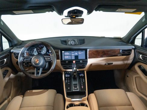 Certified 2026 Porsche Macan AWD/4WD image 22