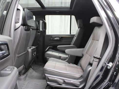 Used 2025 Chevrolet Tahoe High Country AWD/4WD image 17