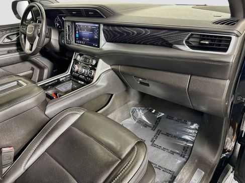 Used 2021 GMC Yukon Denali w/ Denali Premium Package AWD/4WD image 30