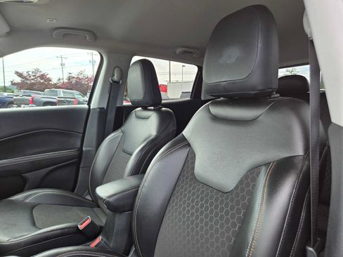Used 2018 Jeep Compass Latitude w/ Popular Equipment Group FWD image 24