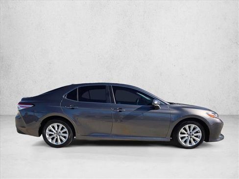 Used 2019 Toyota Camry LE image 4