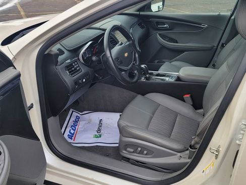 Used 2014 Chevrolet Impala LT w/ Convenience Package image 18