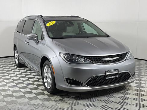 Used 2017 Chrysler Pacifica Limited FWD image 3