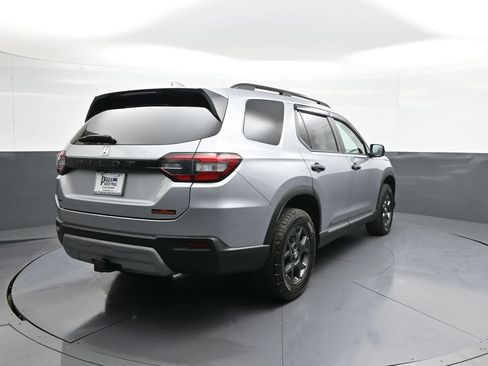 Used 2024 Honda Pilot TrailSport image 6