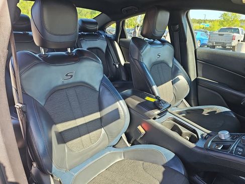 Used 2015 Chrysler 200 S FWD image 14