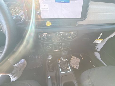Used 2022 Jeep Wrangler Sport AWD/4WD image 20