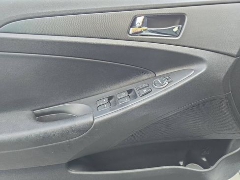 Used 2011 Hyundai Sonata SE FWD image 4
