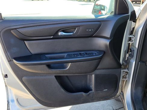 Used 2017 Chevrolet Traverse LT image 20