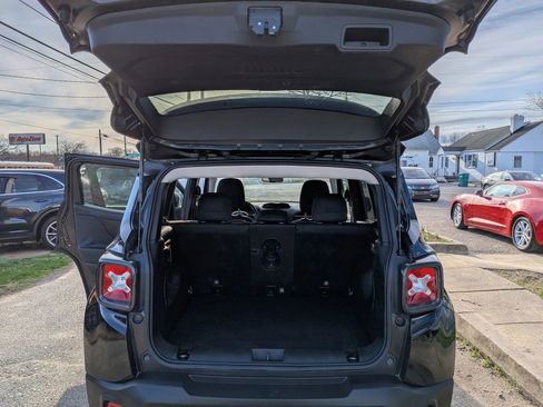 Used 2016 Jeep Renegade Latitude AWD/4WD image 30