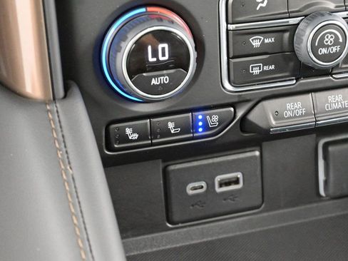 Used 2023 Chevrolet Tahoe High Country AWD/4WD image 23