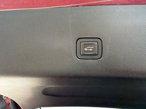 Used 2019 Chevrolet Traverse LT w/ LT Premium Package AWD/4WD image 18