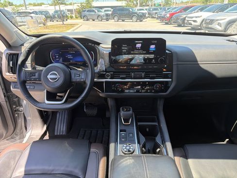 Used 2024 Nissan Pathfinder Platinum AWD/4WD image 27