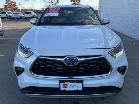 Certified 2021 Toyota Highlander Platinum image 2