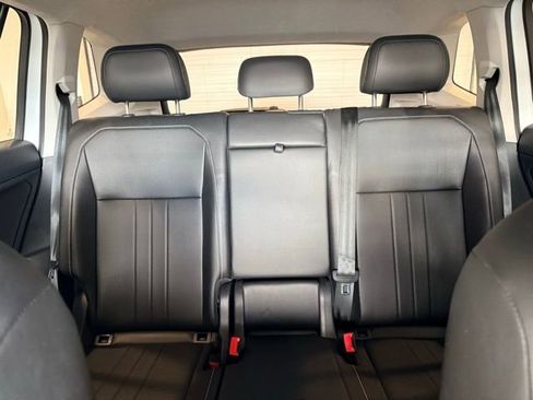 Used 2024 Volkswagen Tiguan SE image 36